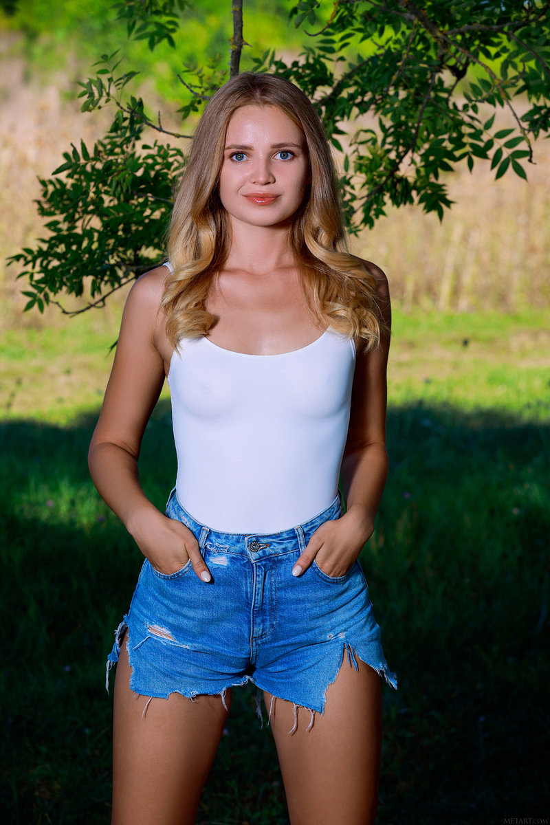 Лиана, 24 года, 2 размер груди