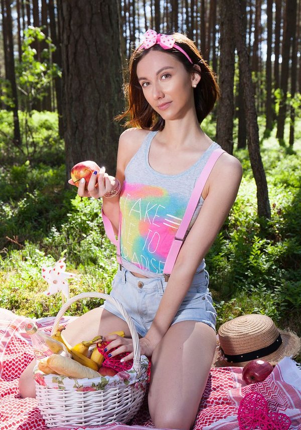 Любовь, 24 года, 8 размер груди